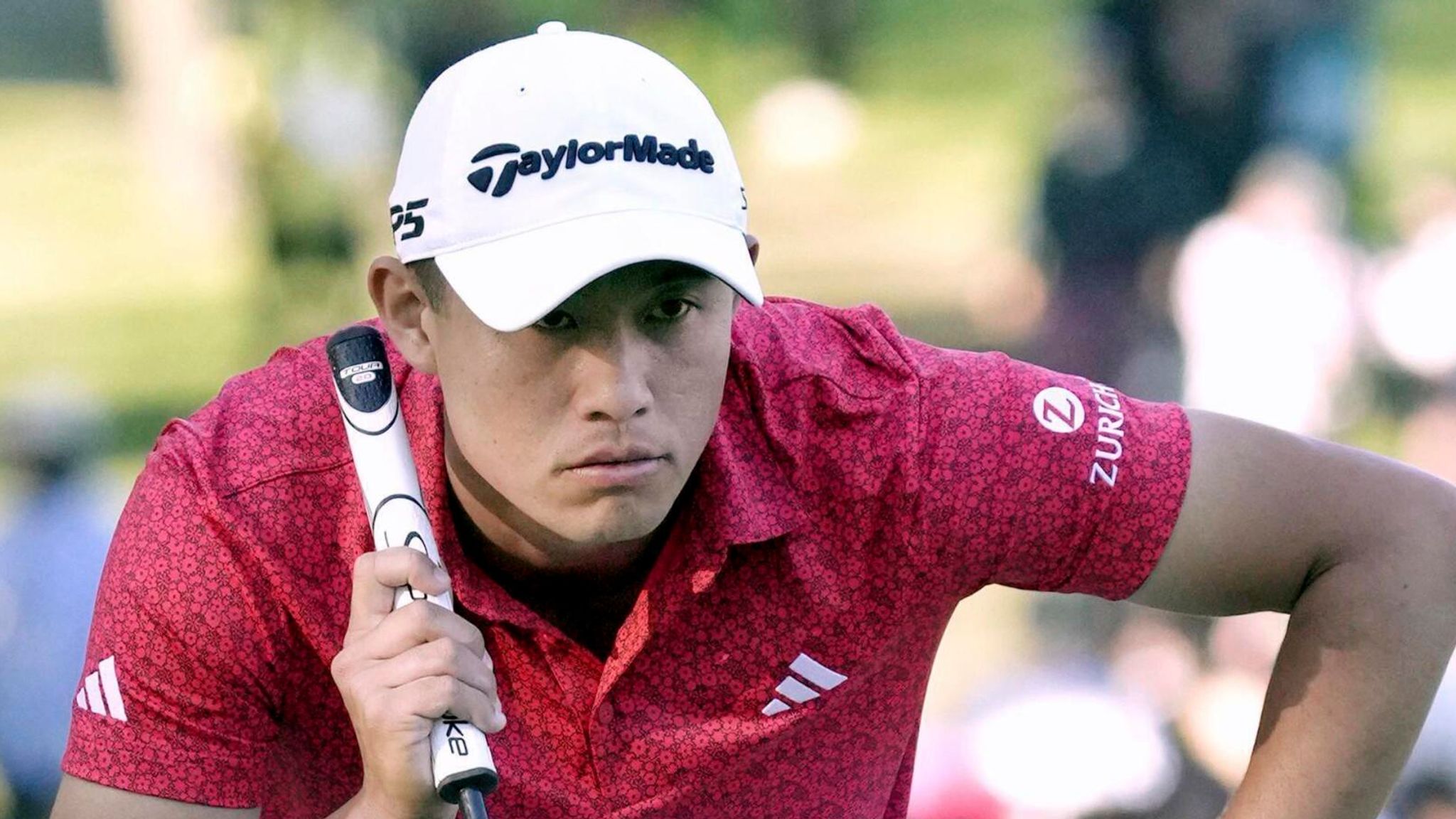 collin-morikawa-looking-at-hole