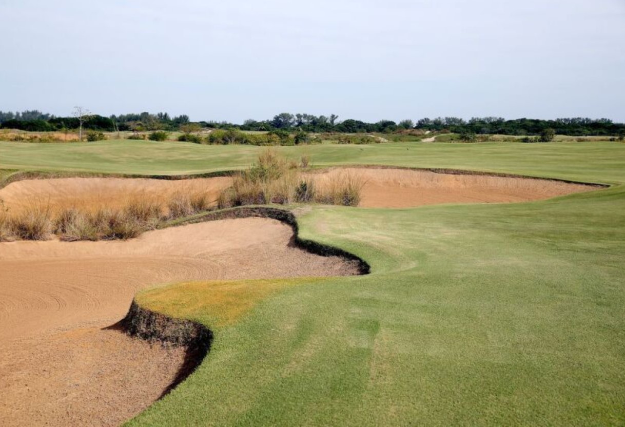 Hole-by-Hole Success: Developing a Winning Strategy for Every Round
