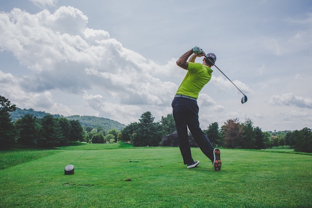 player-swinging-at-golf-course