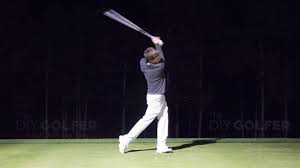 golfer-using-simulator